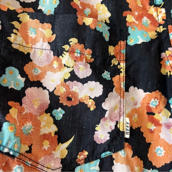 Size Small Floral Reef Button Up - Picture 3 of 4